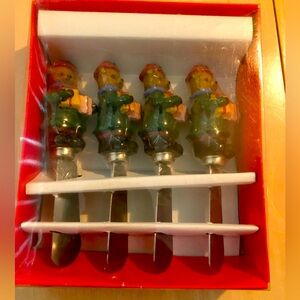 4 Holiday/Christmas Bear Spreaders